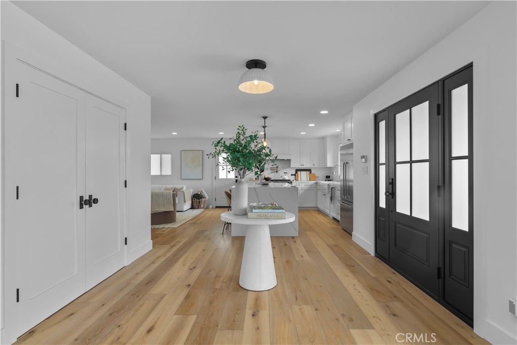 2128 W Paseo Del Mar