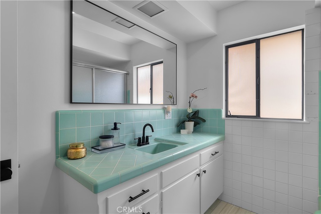 2128 W Paseo Del Mar