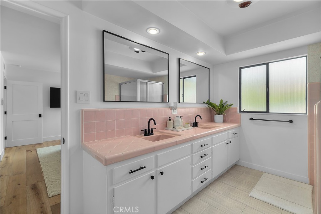 2128 W Paseo Del Mar