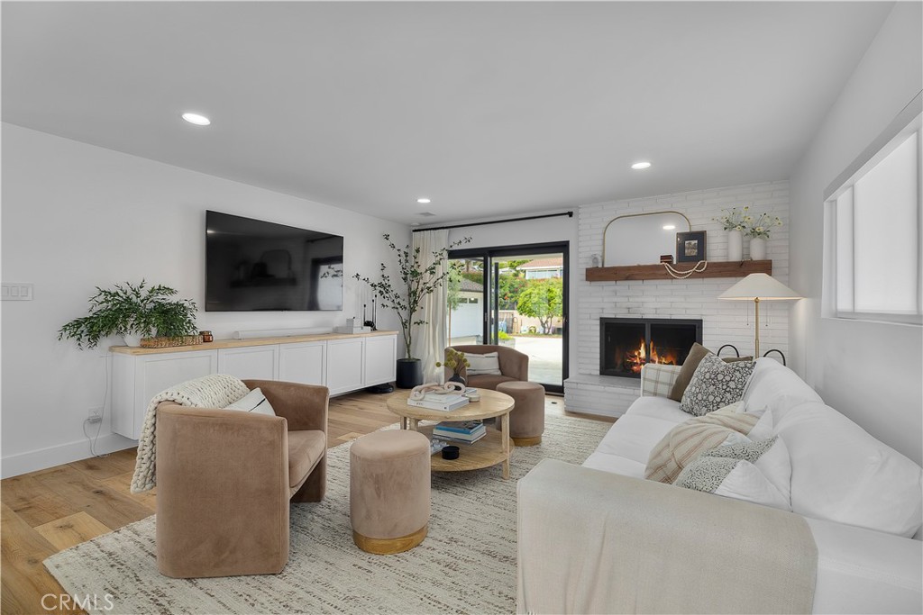 2128 W Paseo Del Mar