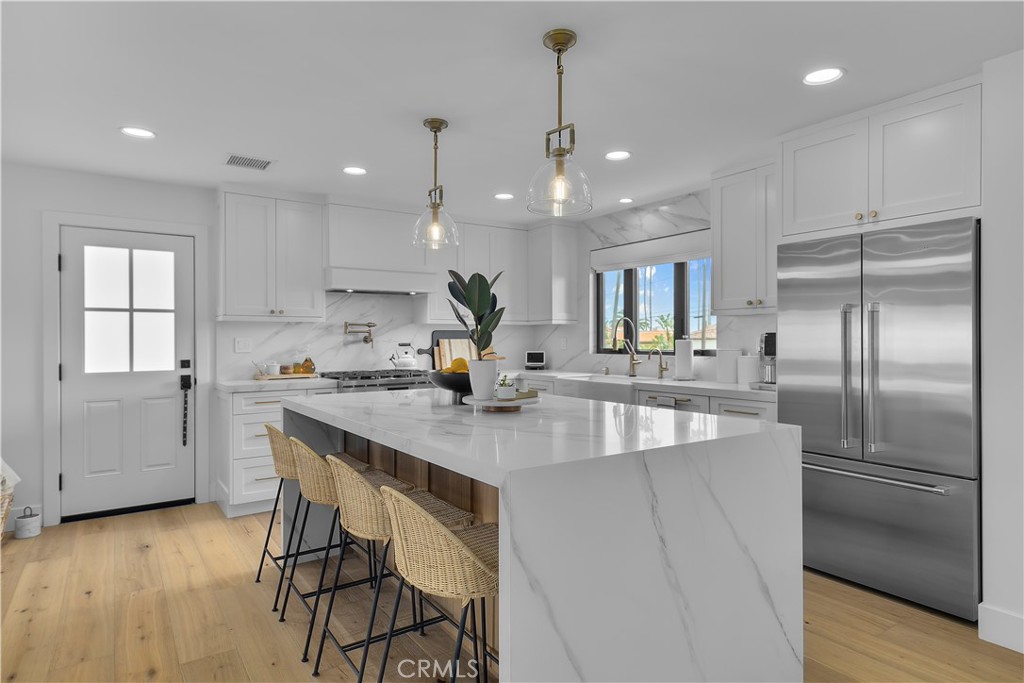2128 W Paseo Del Mar