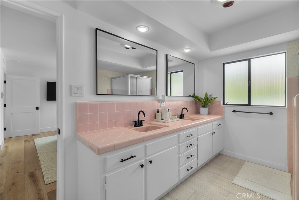 2128 W Paseo Del Mar