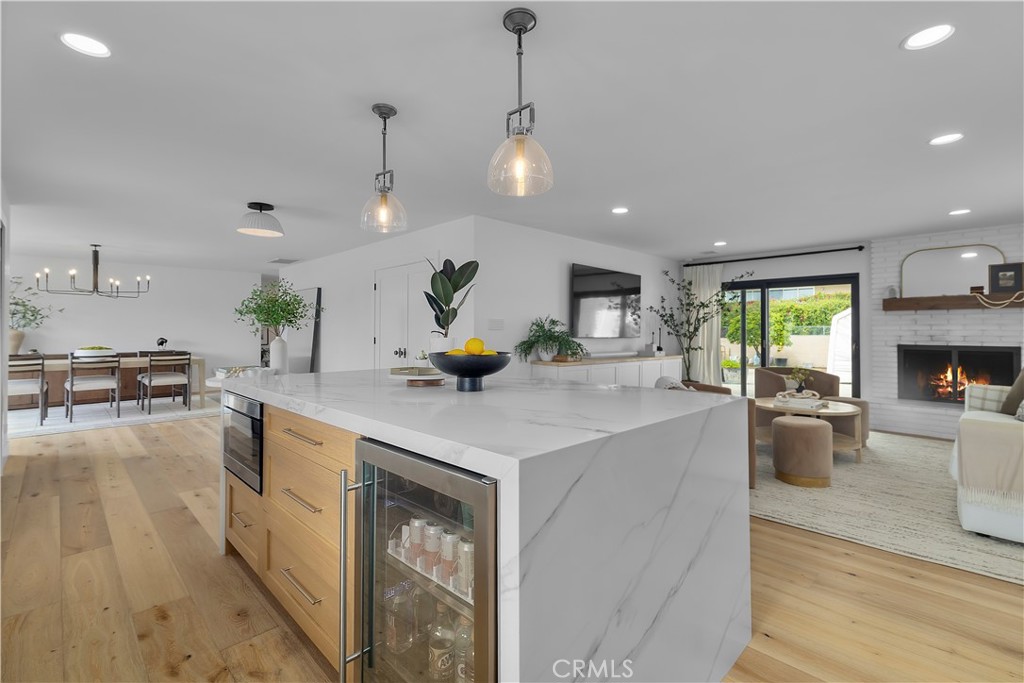 2128 W Paseo Del Mar