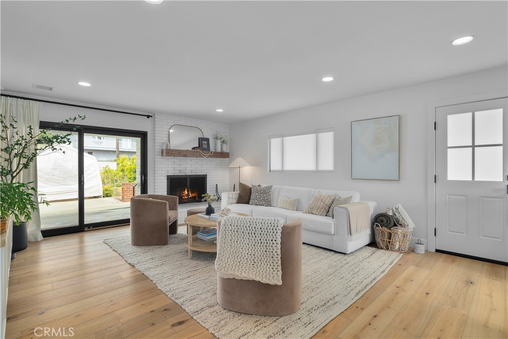 2128 W Paseo Del Mar