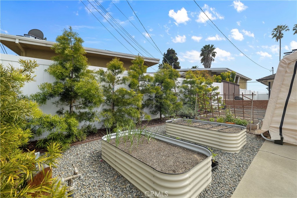2128 W Paseo Del Mar