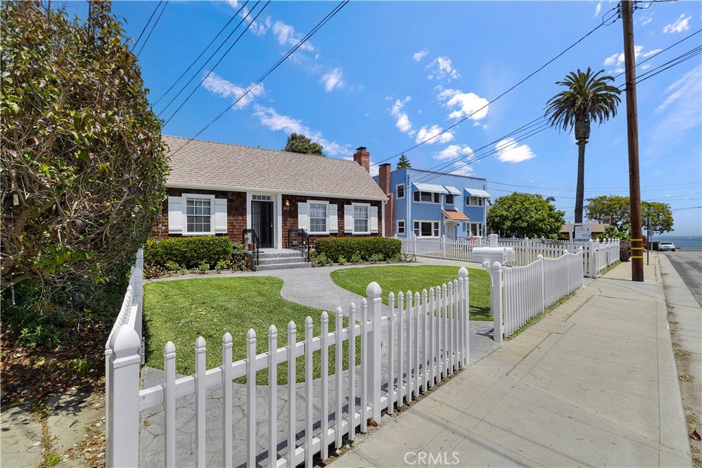 422 W 40th Street