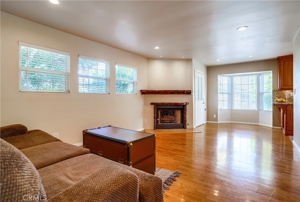 851 W Hamilton Avenue