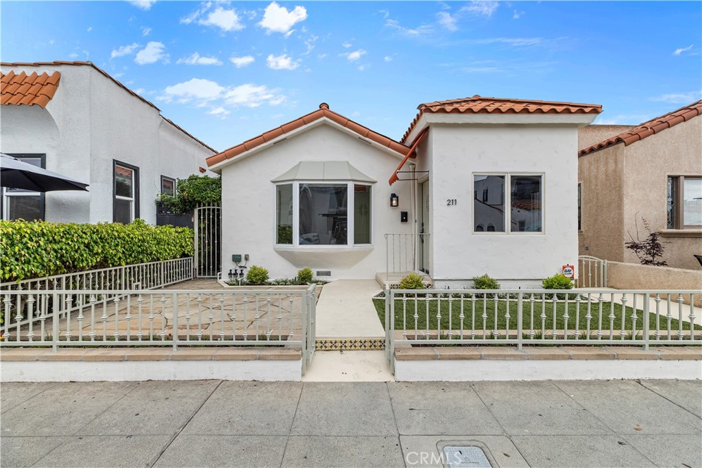 211 La Verne Avenue