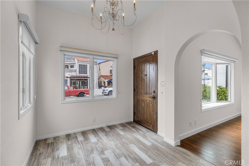 211 La Verne Avenue