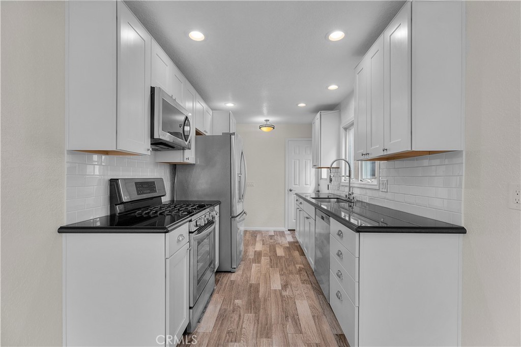 211 La Verne Avenue