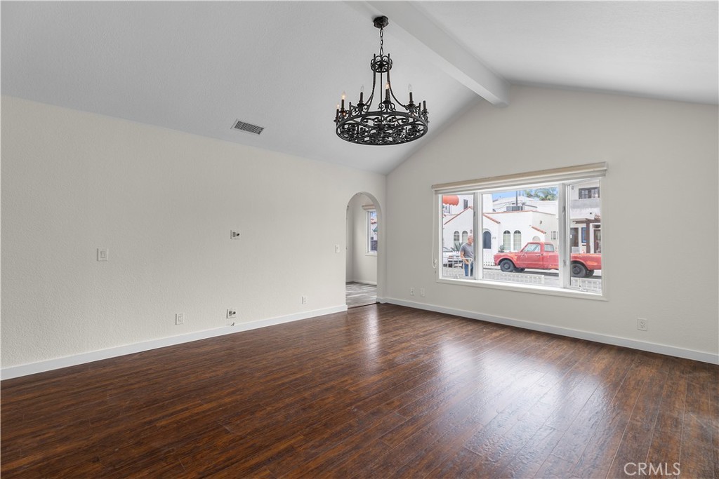 211 La Verne Avenue