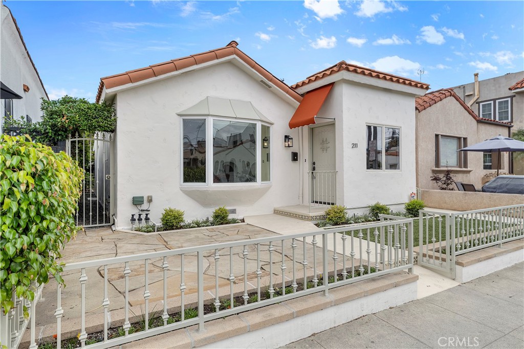 211 La Verne Avenue
