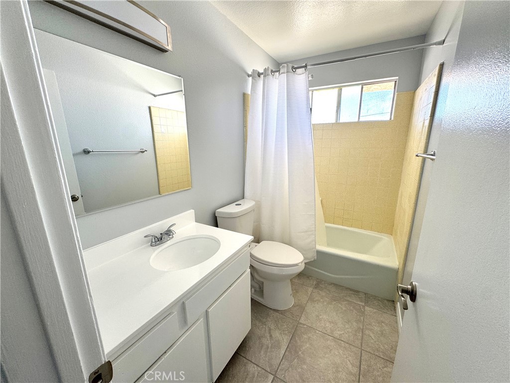 1236 W 8th 5