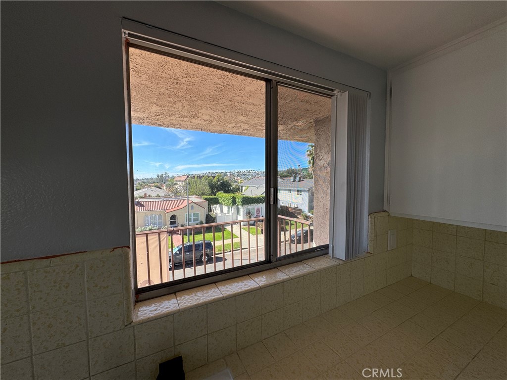 1236 W 8th 5