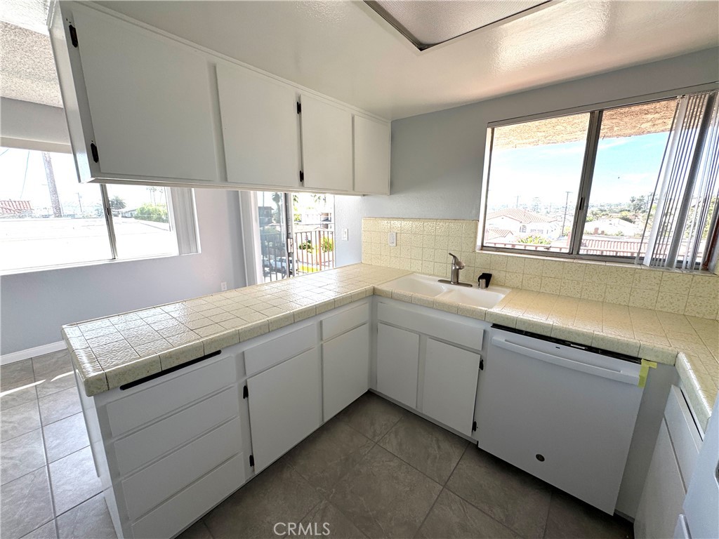 1236 W 8th 5