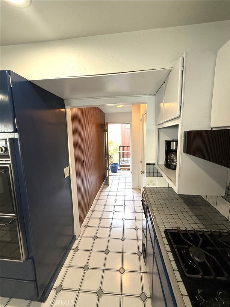 1631 Van Horne A