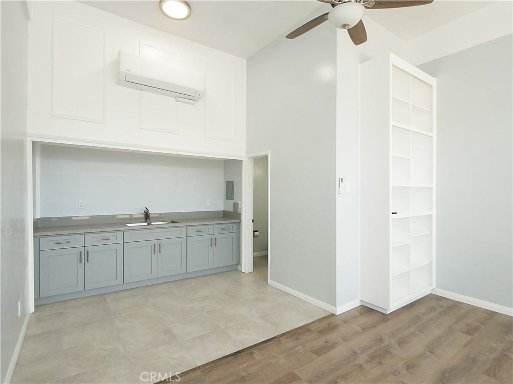 527 W 9th Street