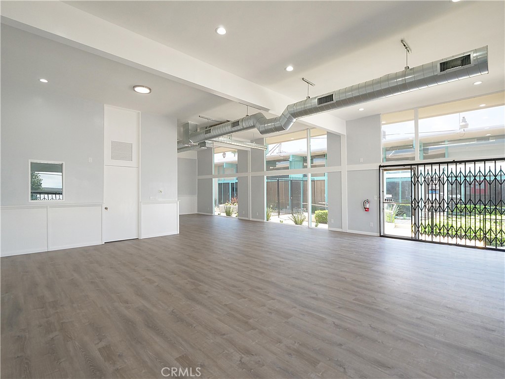527 W 9th Street