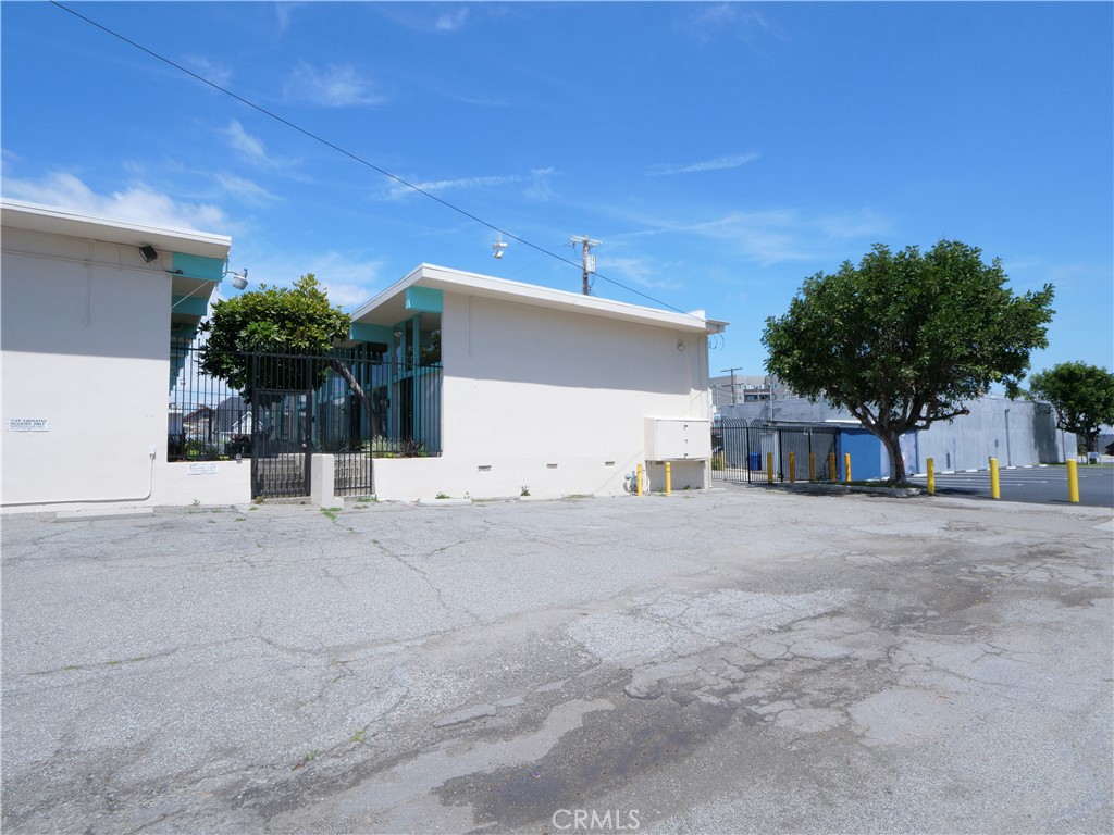 527 W 9th Street