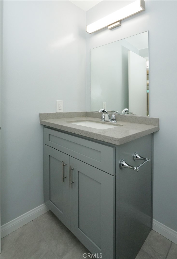 527 W 9th Street