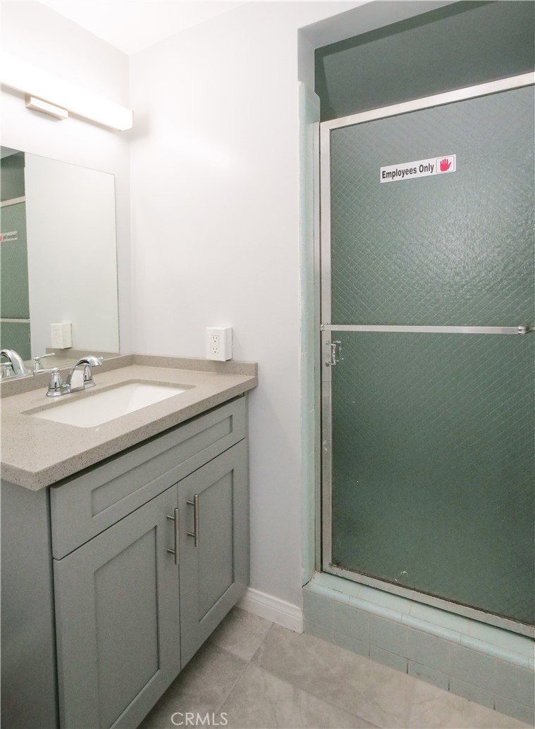 527 W 9th Street