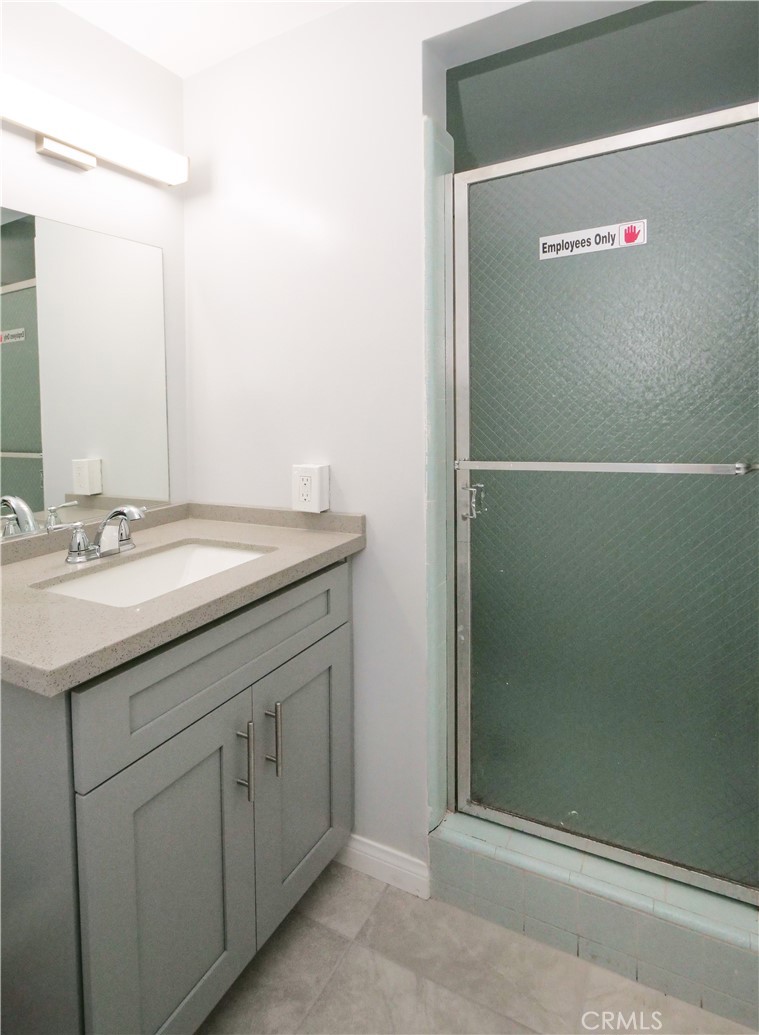 527 W 9th Street