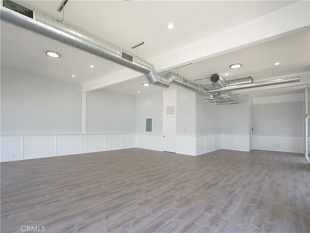 527 W 9th Street