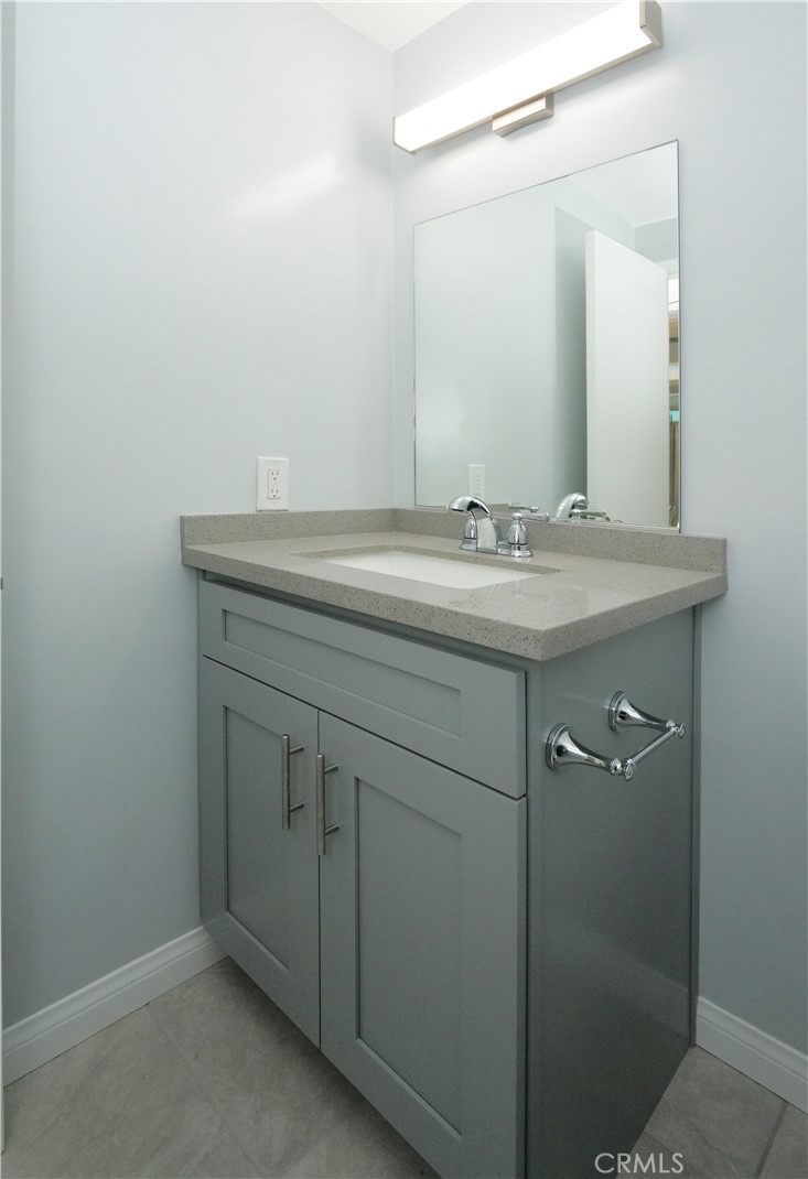 527 W 9th Street