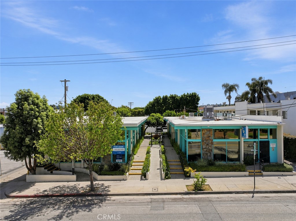 527 W 9th Street
