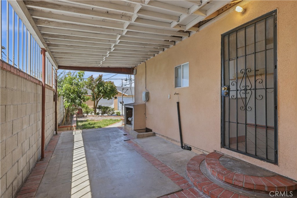 932 E 23rd Street