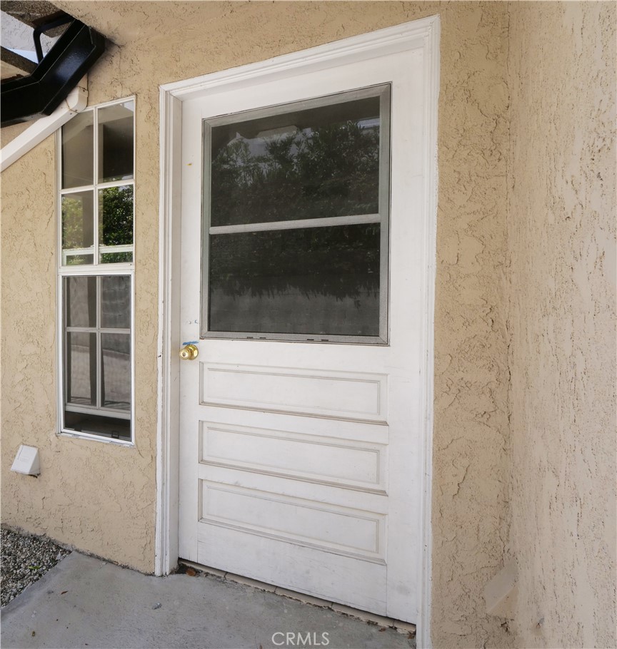 1136 W 10th