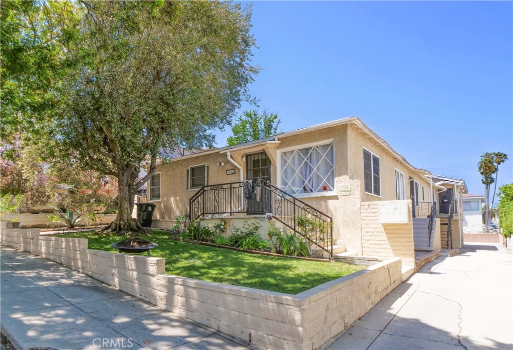 1136 W 10th