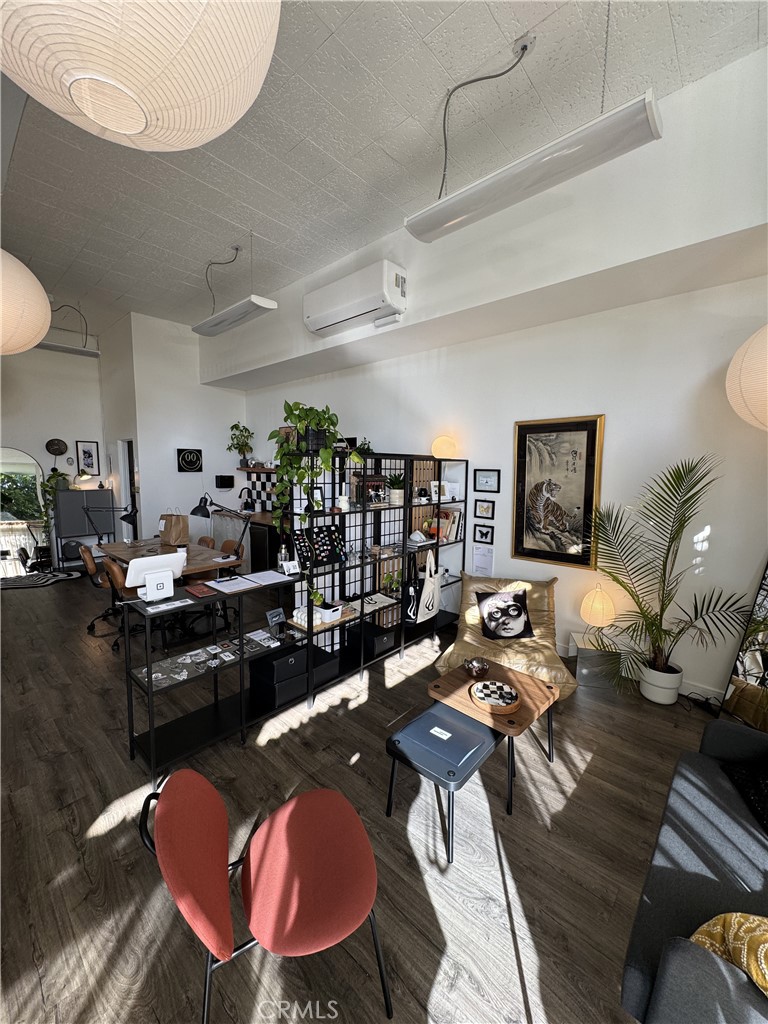 541 W 9th B