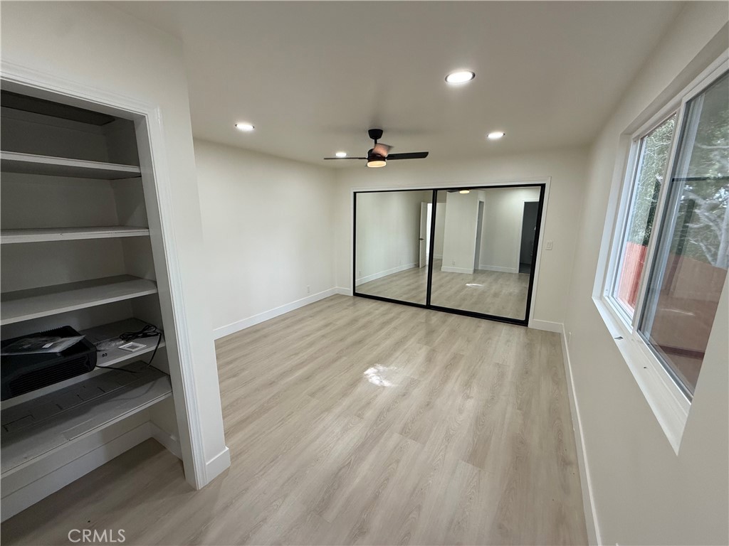 564 W Macarthur 3