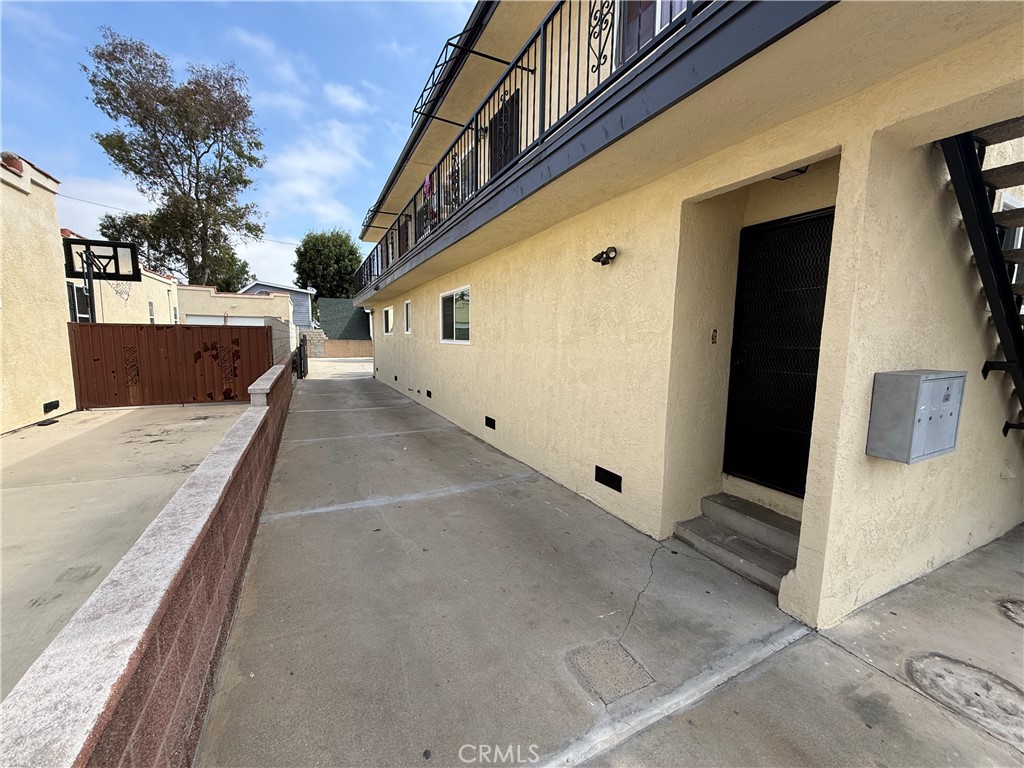 564 W Macarthur 3