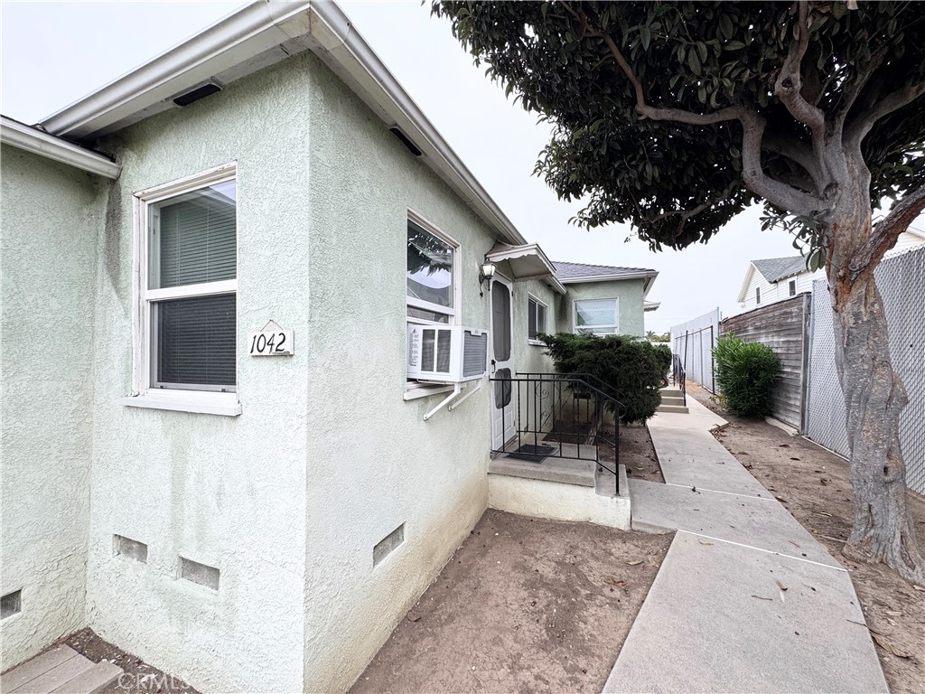 1042 W 7th