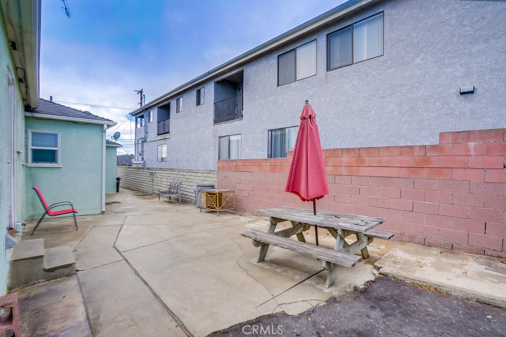 1042 W 7th