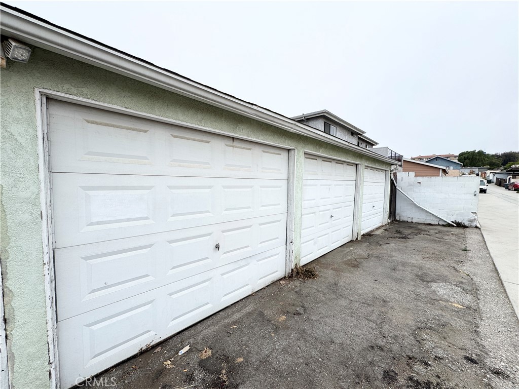 1042 W 7th