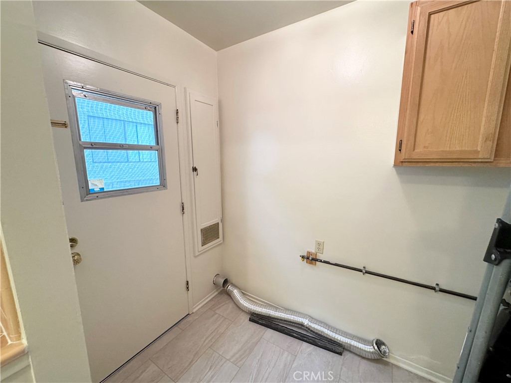 1042 W 7th