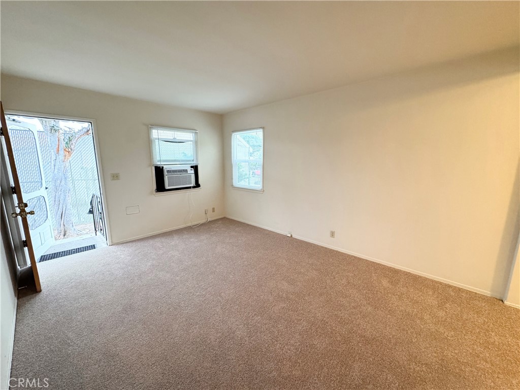 1042 W 7th