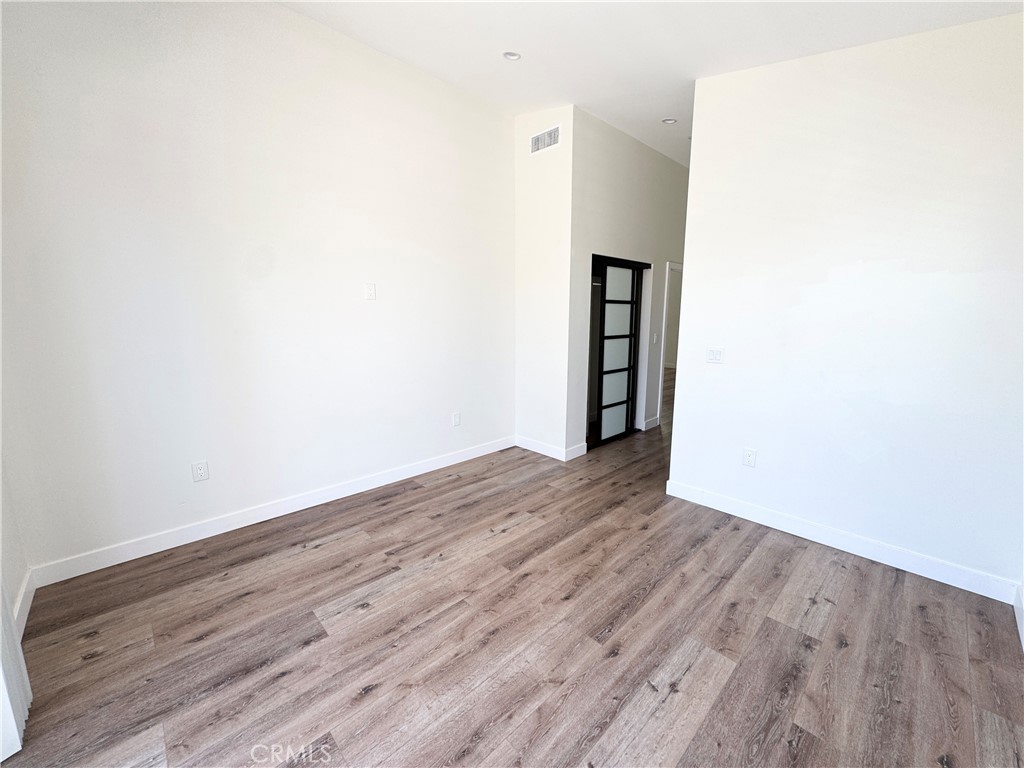 1623 W 255th