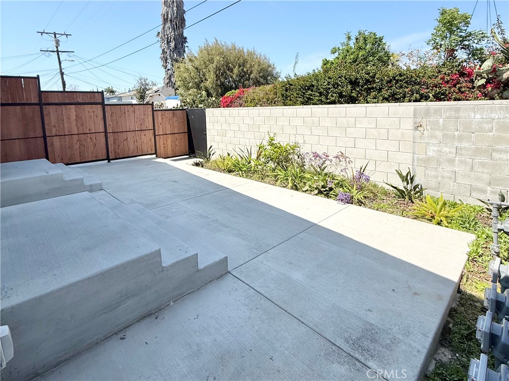 1623 W 255th