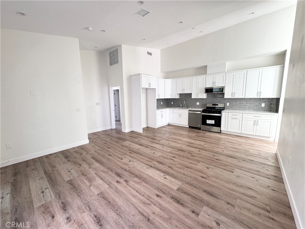 1623 W 255th