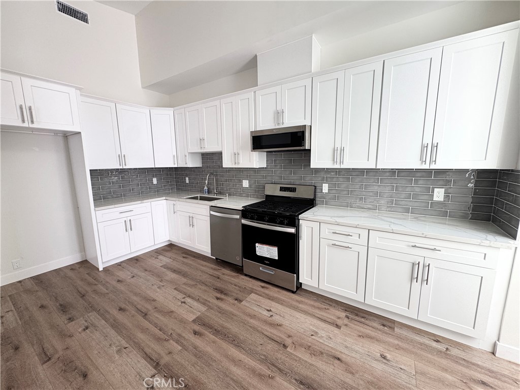 1623 W 255th