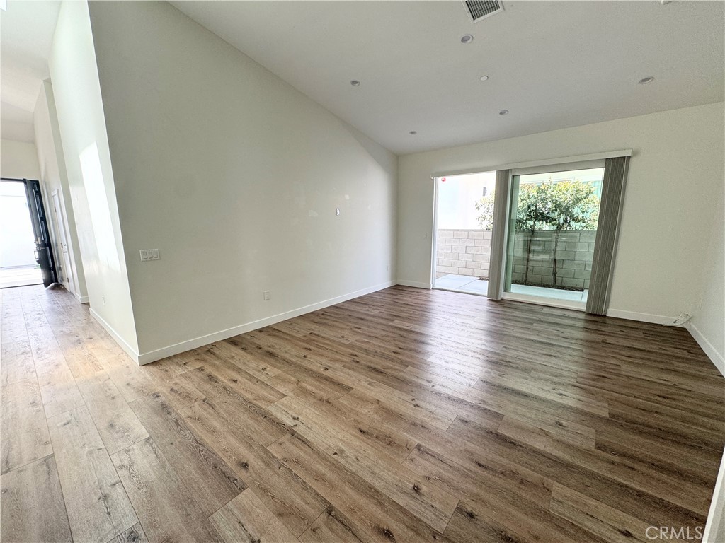 1623 W 255th