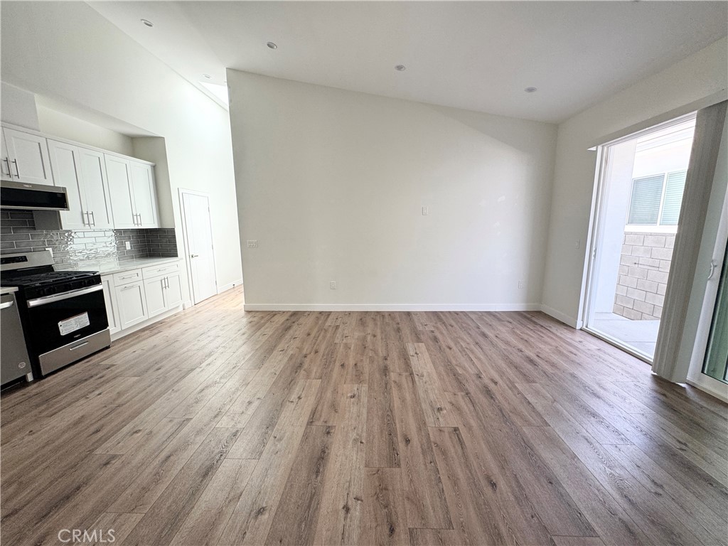 1623 W 255th