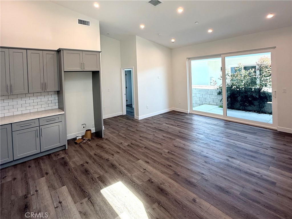 1623 W 255th