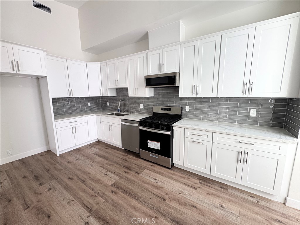 1623 W 255th