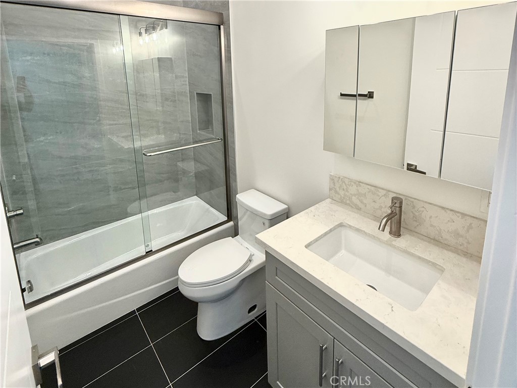 1623 W 255th