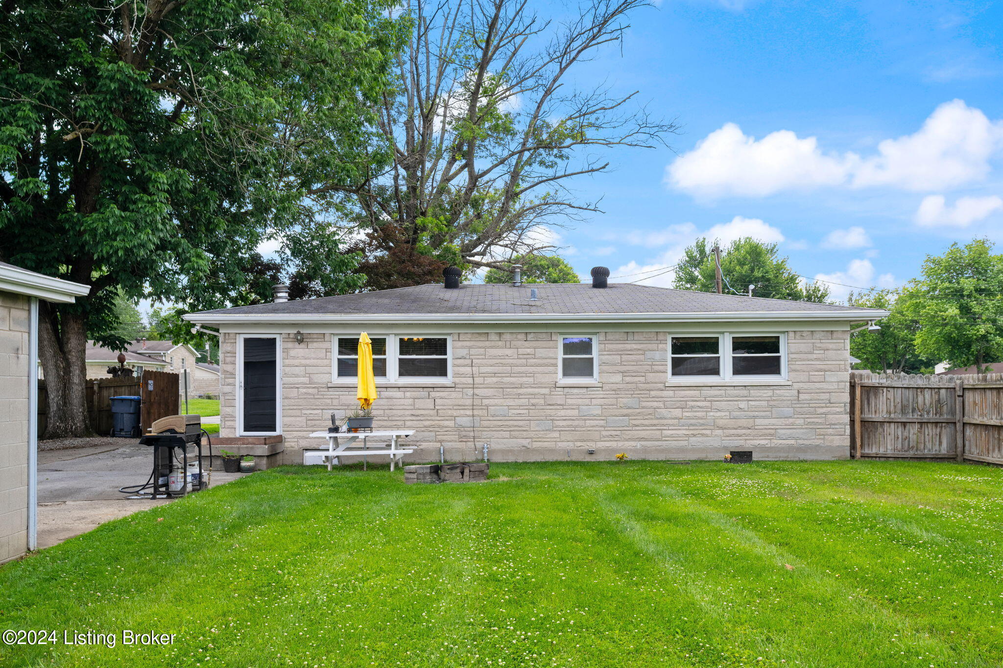 8313 Devonshire Dr